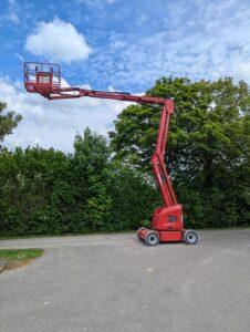 Darstellung des seitlichen Teleskoparmes mit der PB DINO16EZ mit 8,14 m horizontaler Ausladung