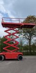 Bild zeigt eine komplette Plattformbreite einer roten PB S225-23DS 4x4